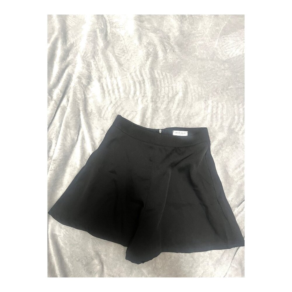 Vestique Black Flared Shorts Size Small